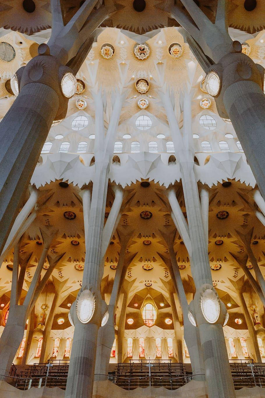 Sagrada Família 910 X 1365 Wallpaper