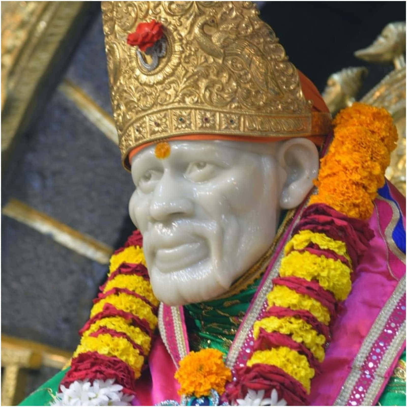 Sai Baba White Statue Close-up Picture