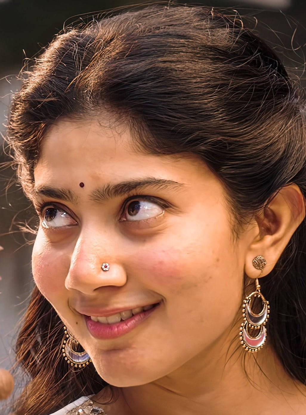 Sai Pallavi Elegant Earrings Wallpaper
