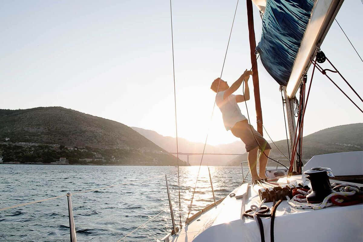 Aventure En Voilier Au Coucher Du Soleil Fond d'écran