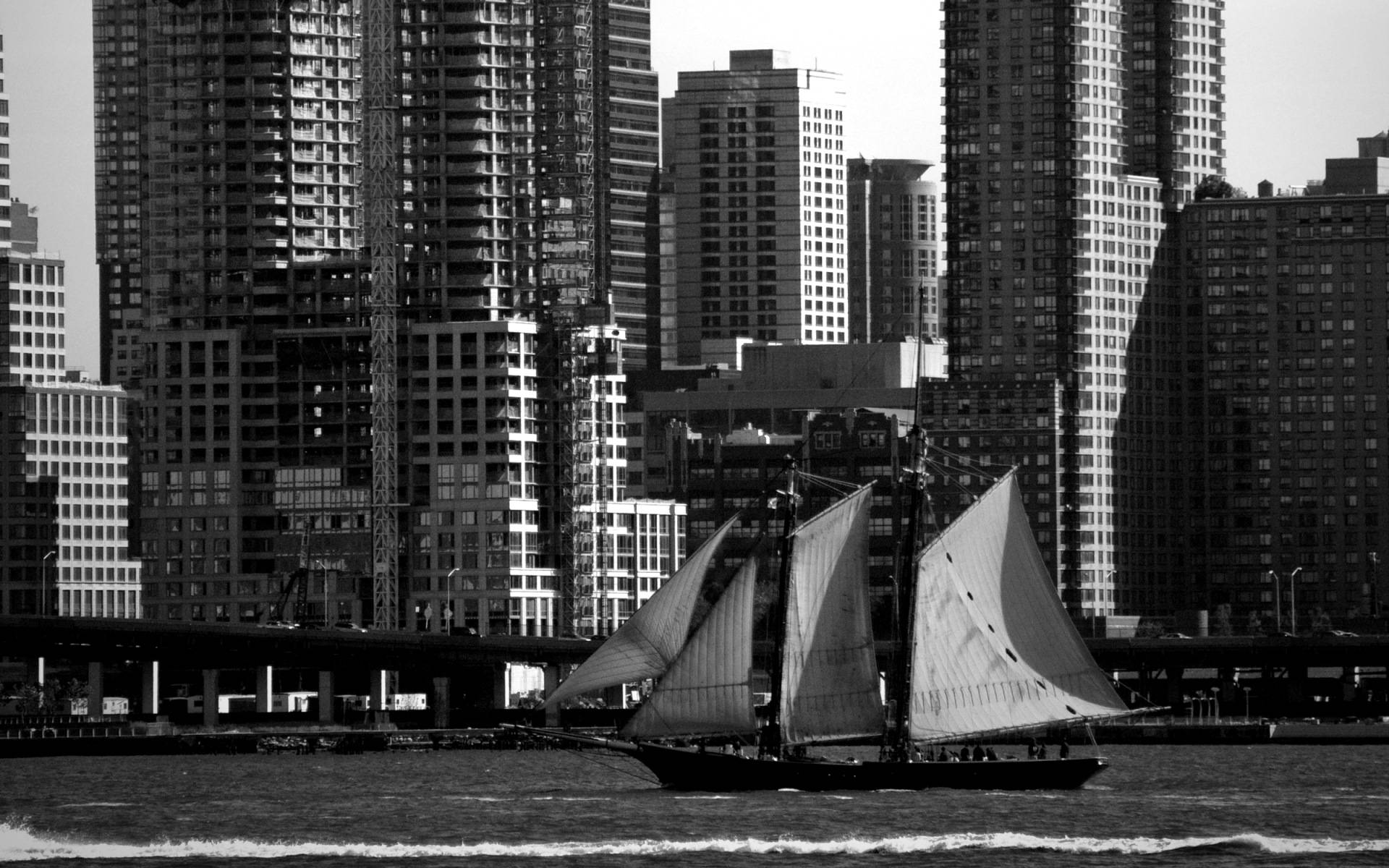 Navegandoen Velero En La Bahía De Chicago. Fondo de pantalla