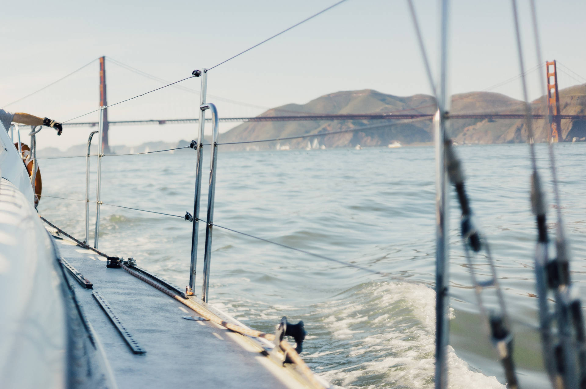 Sailing Toward Golden Gate Bridge Wallpaper