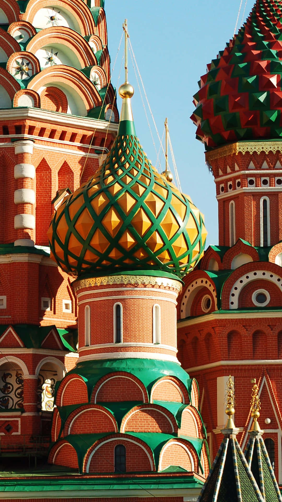 Saint Basil's Cathedral Gold And Green Patterned Design Wallpaper