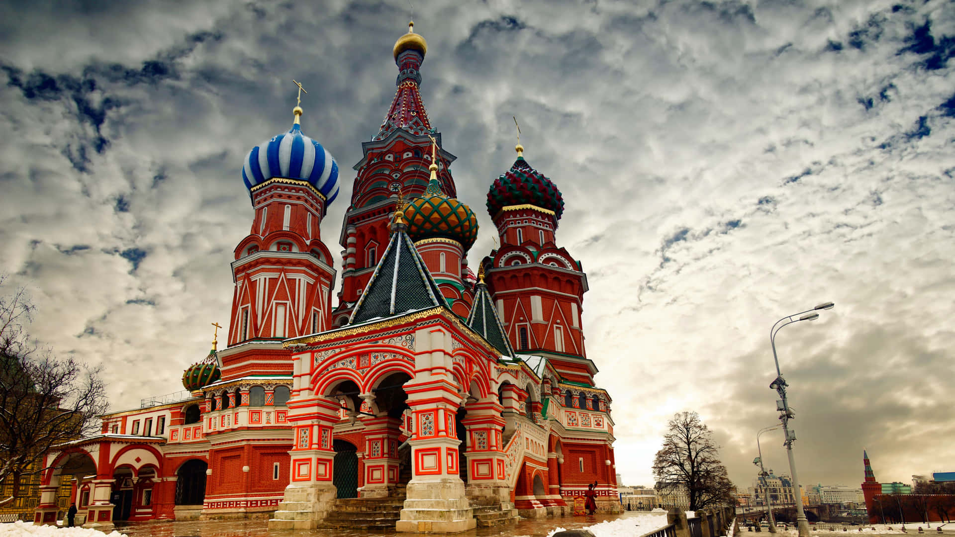 Caption: The majestic Saint Basil's Cathedral under an overcast sky. Wallpaper