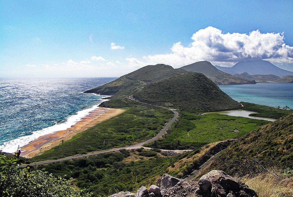 Montagna E Mare Di Saint Kitts E Nevis Sfondo
