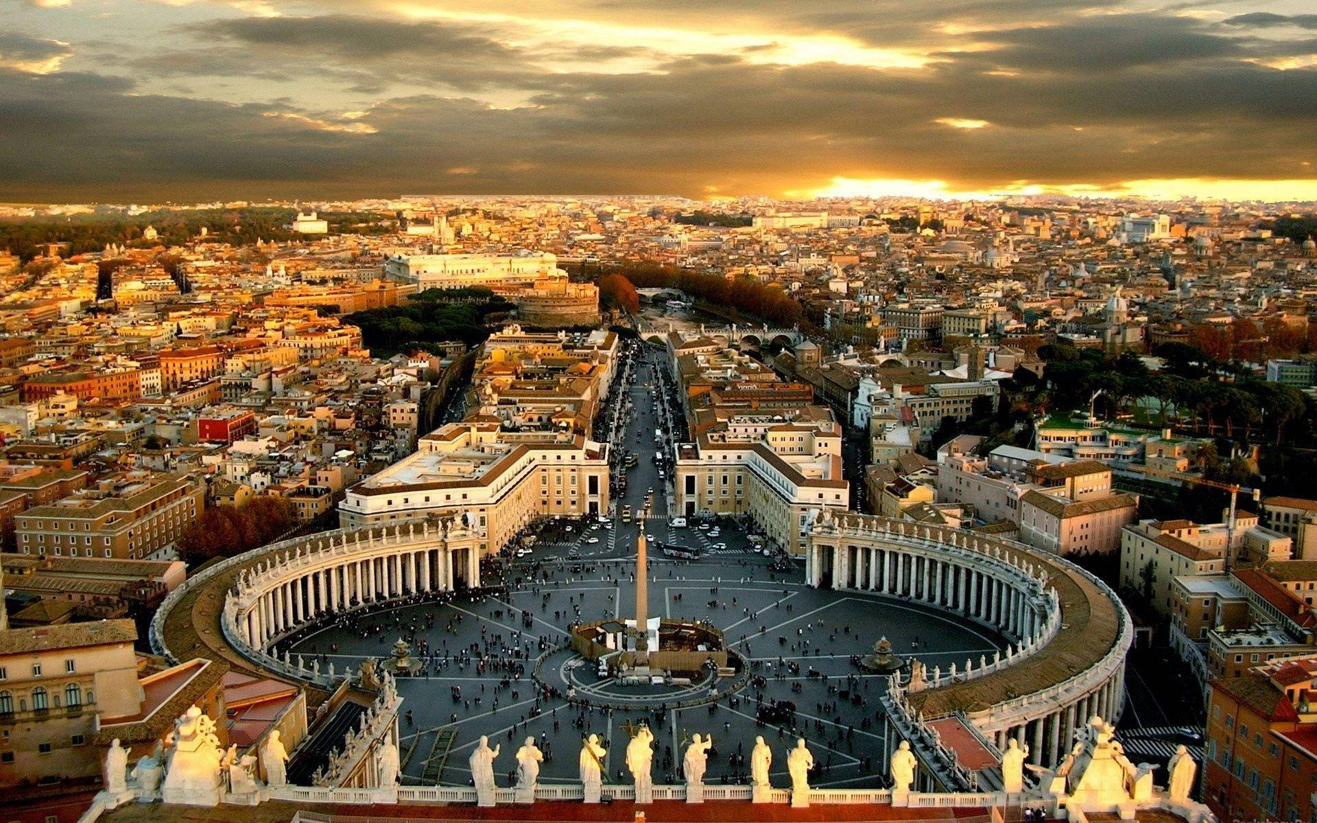Majestic View of Saint Peter's Square in Heart of Rome Wallpaper