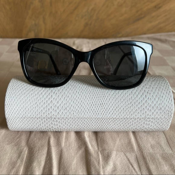 Saksfifth Avenue Miniso Sunglasses Would Be Translated To 