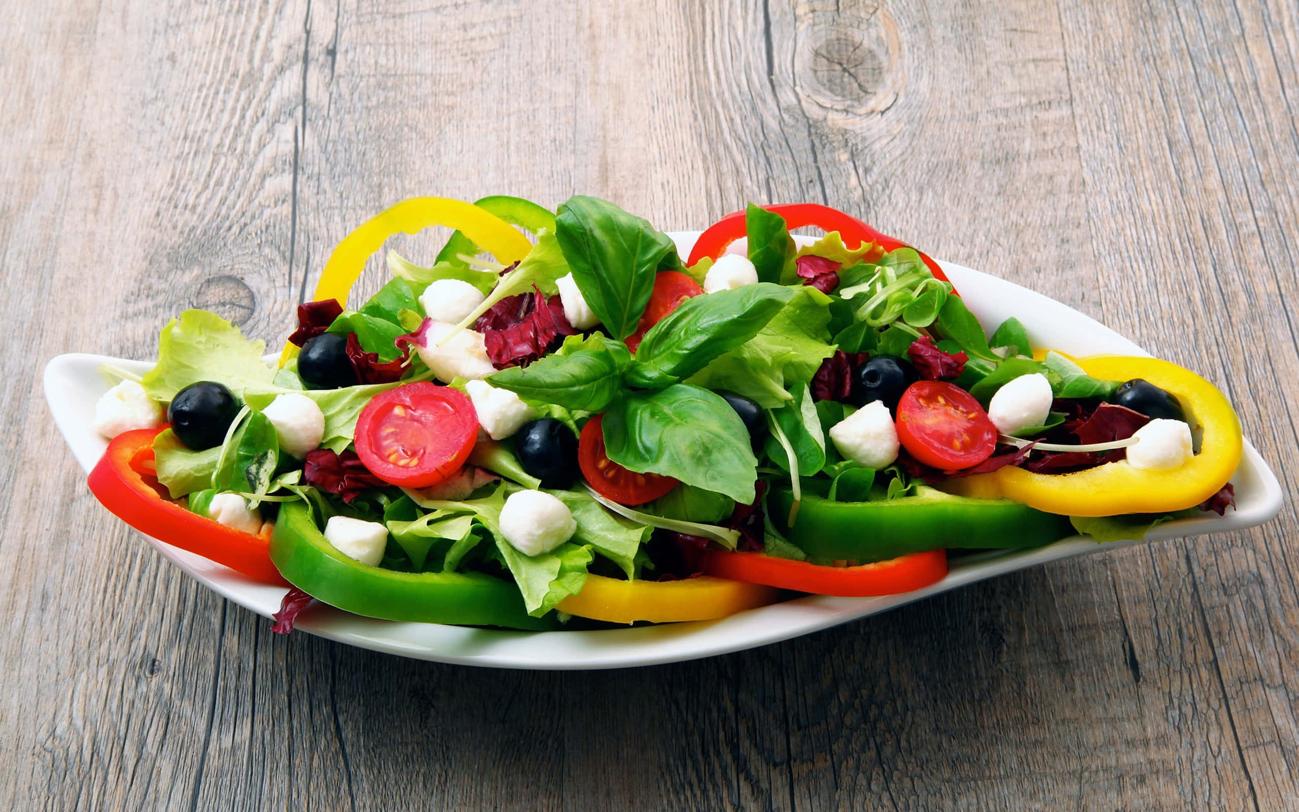 Vibrant Fresh Salad with a Variety of Ingredients
