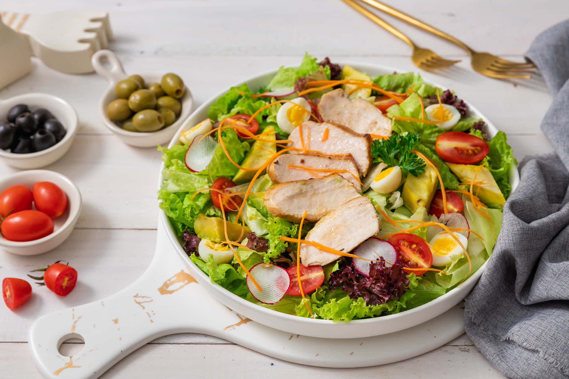 Fresh and vibrant salad platter