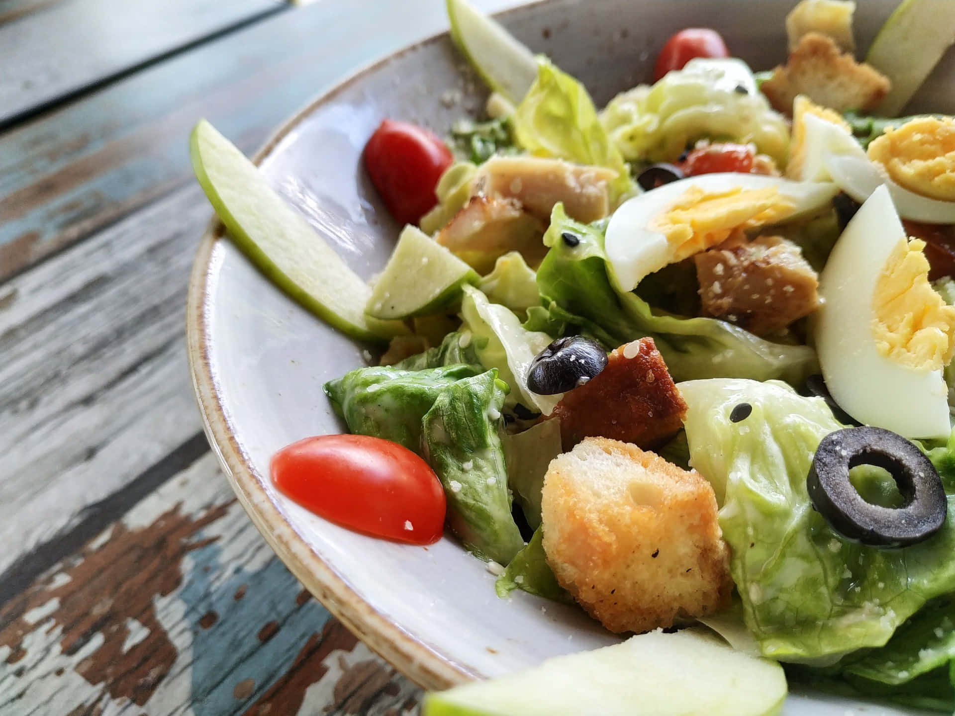 Enfrisk Have Salat Fyldt Med Grøntsager Og Sunde Næringsstoffer.