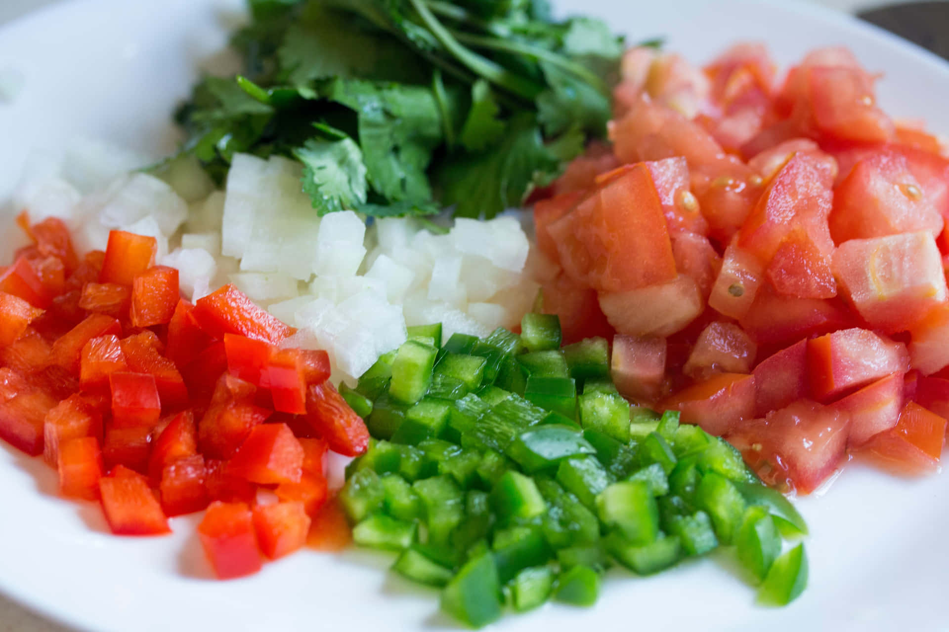 Umaseleção De Vegetais Saudáveis E Folhas Verdes Tornam Esta Salada A Opção Perfeita De Refeição.