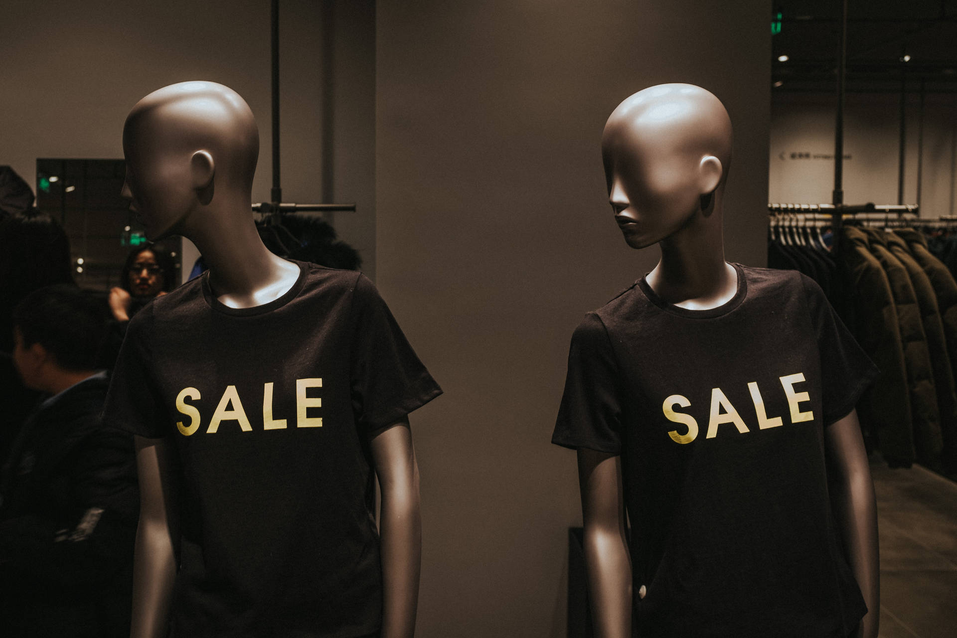 Sales Two Mannequin Models Wallpaper