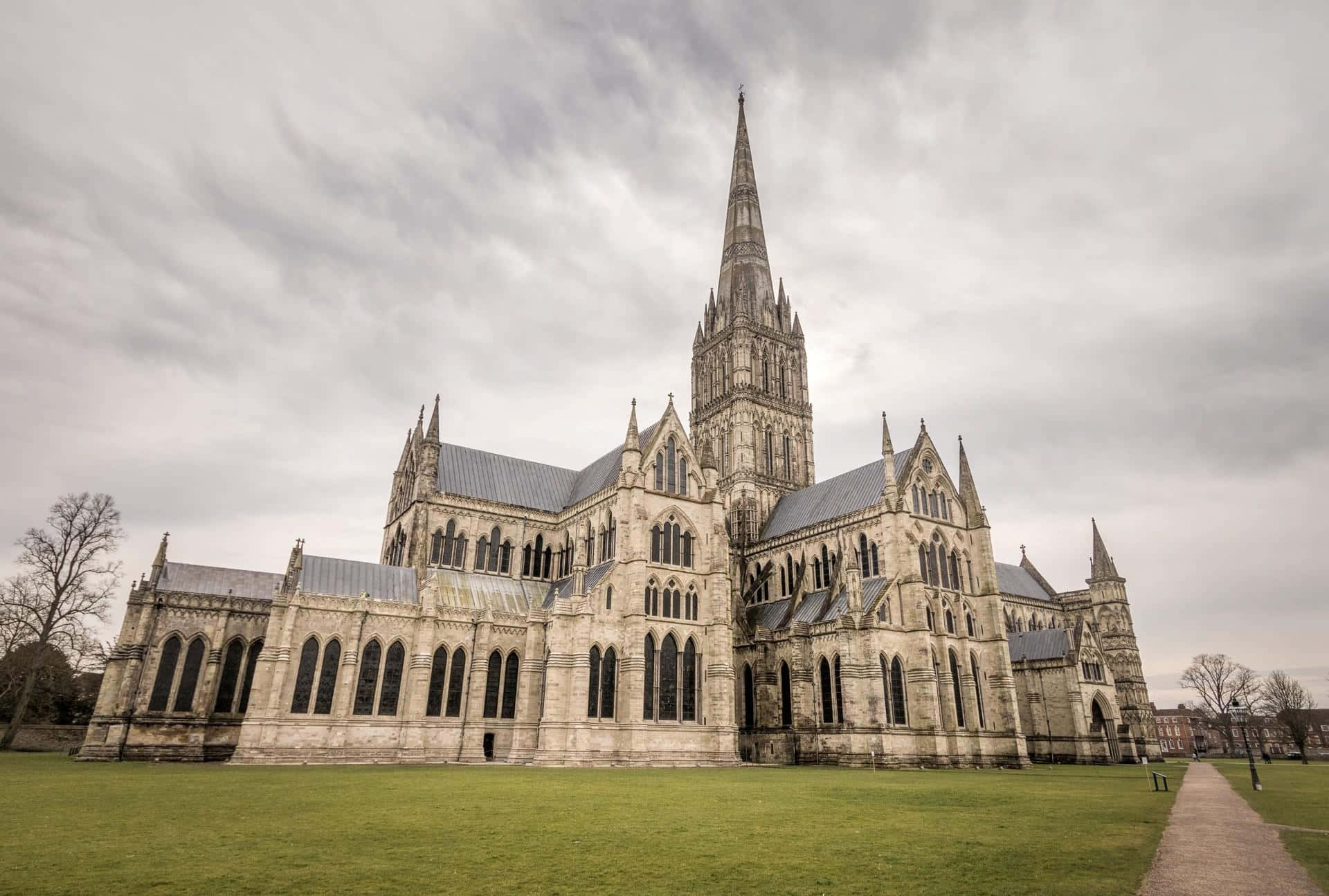 Salisbury Cathedral Exterior View Wallpaper