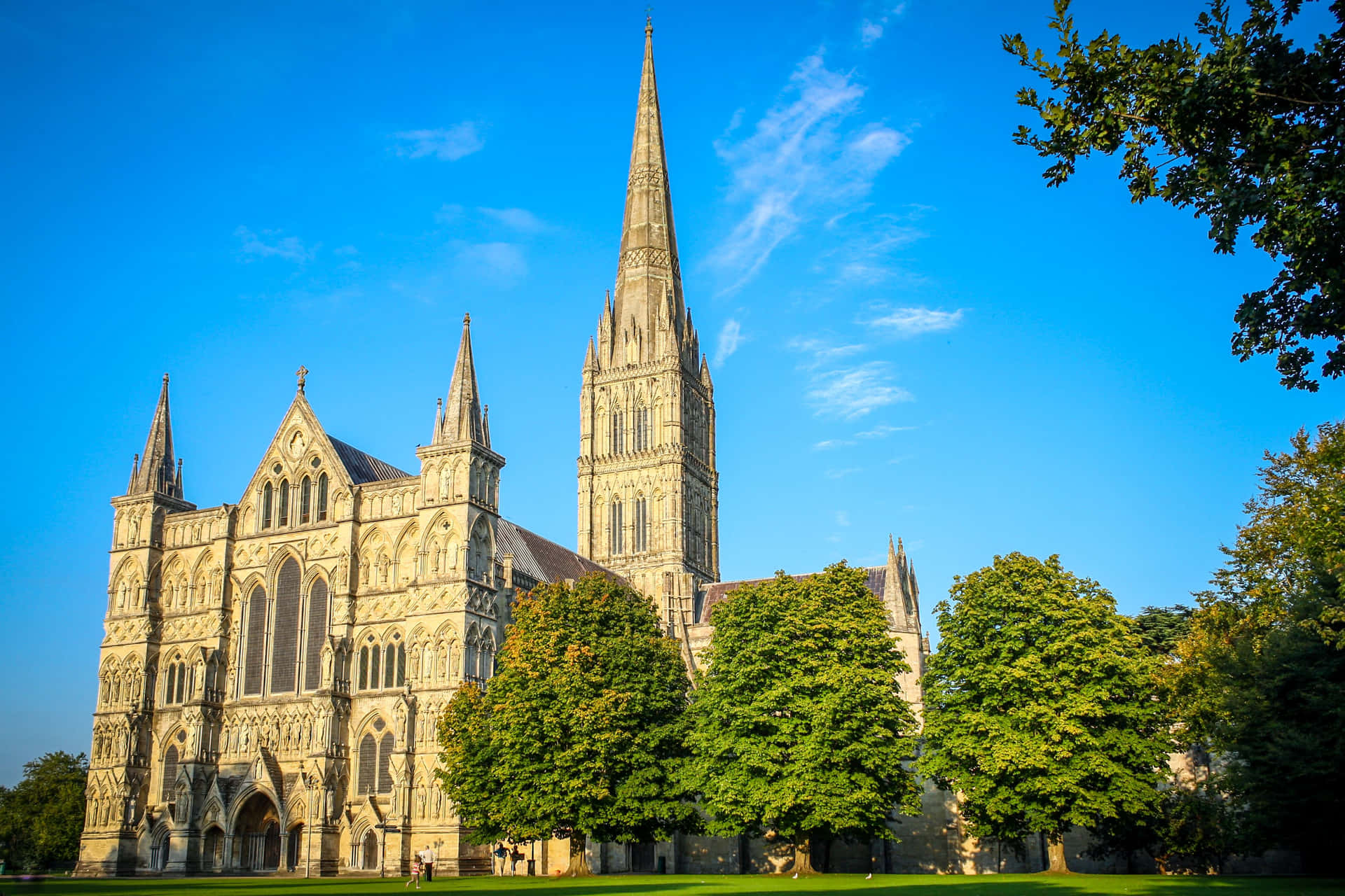 Salisbury Cathedral Sunny Day Wallpaper