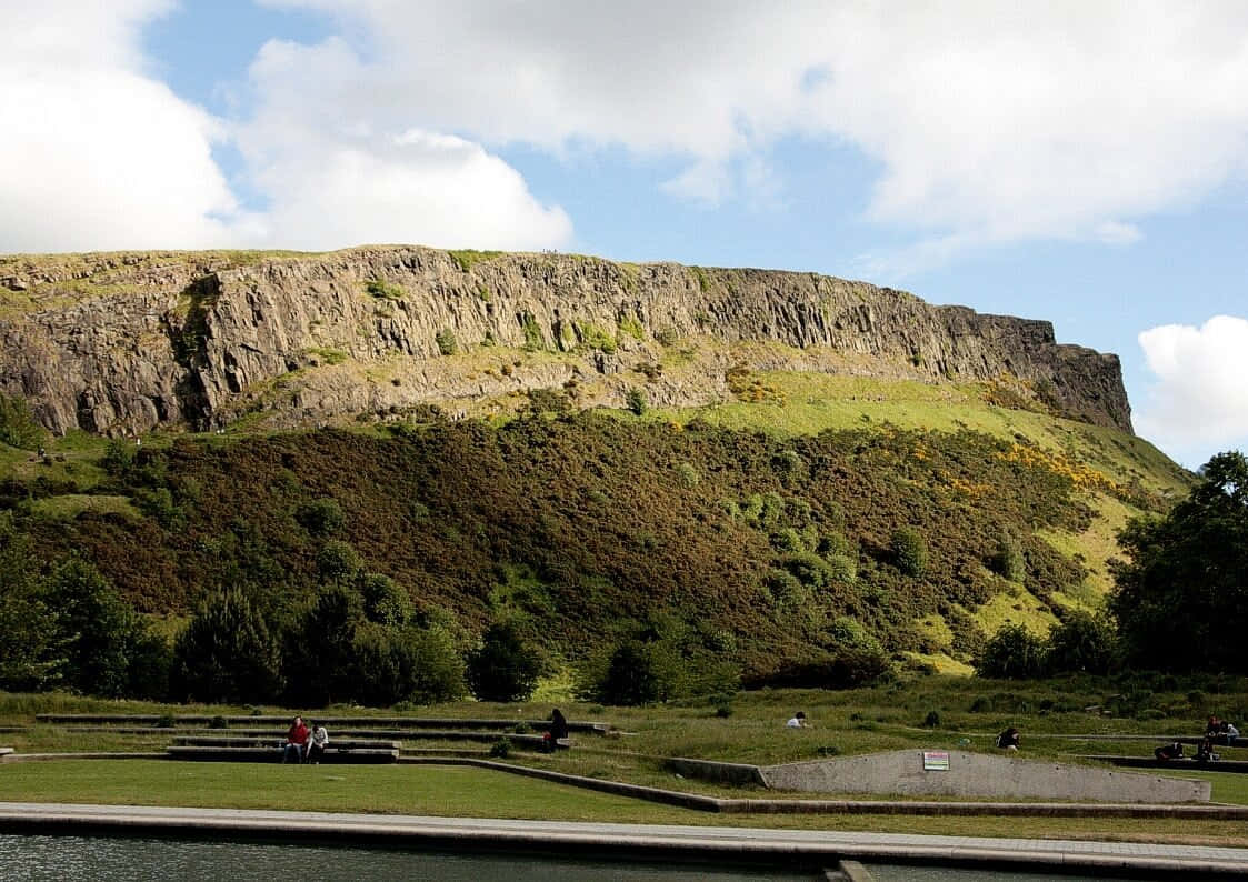 Salisbury Crags Edinburgh Park View Wallpaper