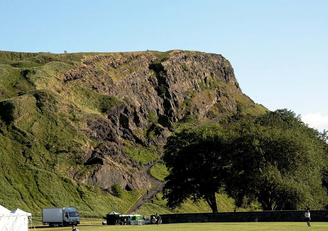 Salisbury Crags Edinburgh Park View Wallpaper