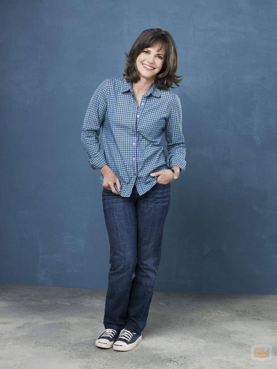 Sally Field In A Casual Outdoorsy Outfit Wallpaper