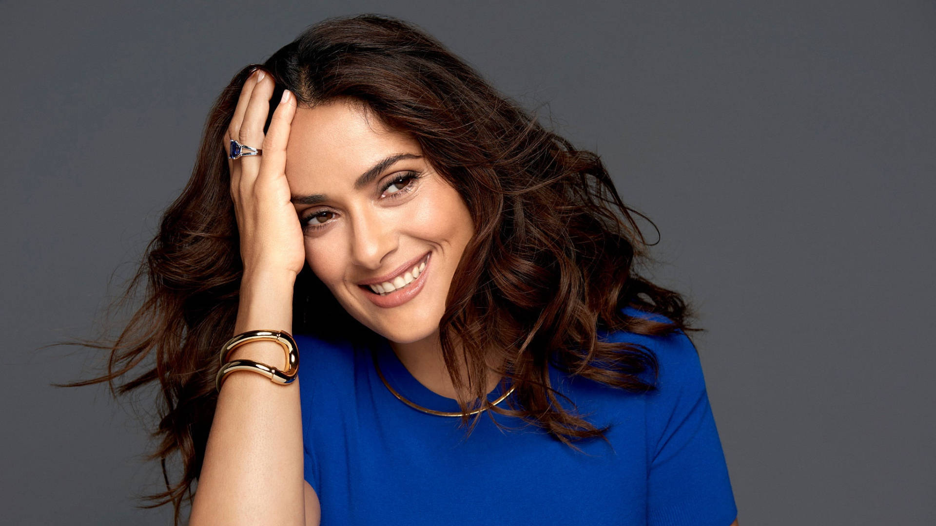 Salmahayek Blå Outfit. (this Is Already In Swedish. It Means 