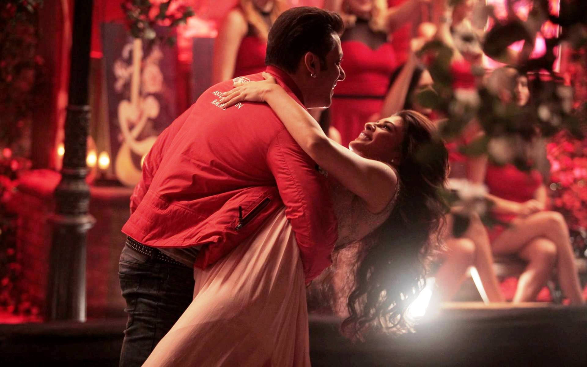 Salman Khan And Jacqueline Romantic Dance
