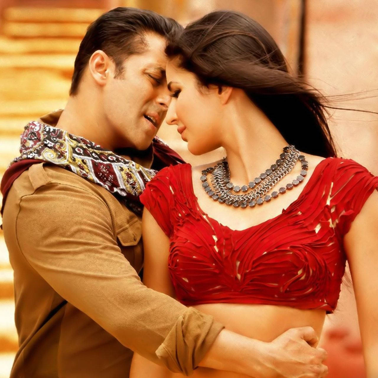 Salman Khan omfavner Katrina Kaif HD Tapet Wallpaper