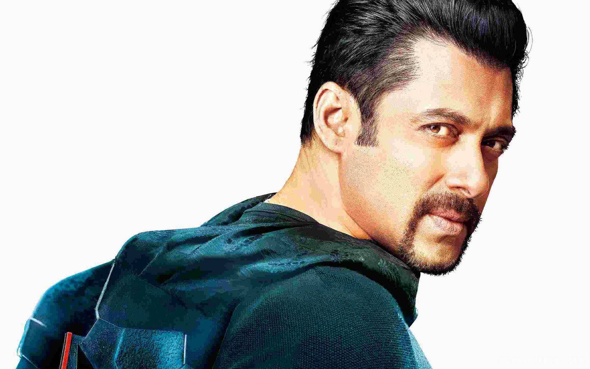 Salman Khan Hd Kick Hvid Baggrund Wallpaper