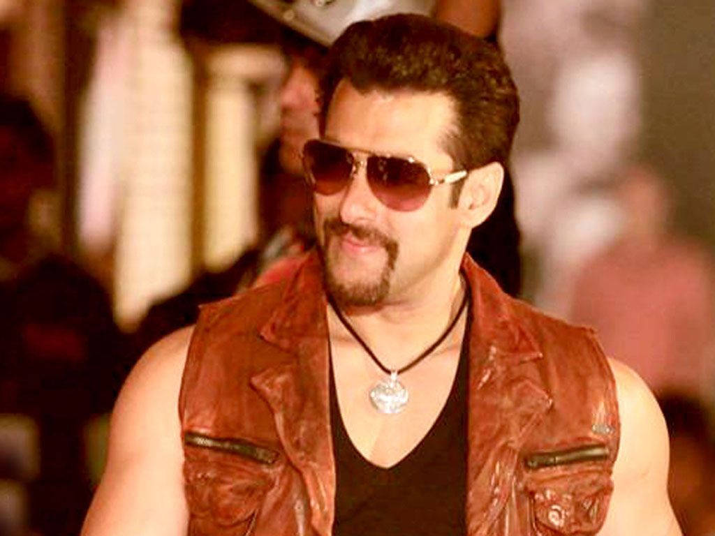 Download Salman Khan Hd Kick Sleeveless Vest Wallpaper 