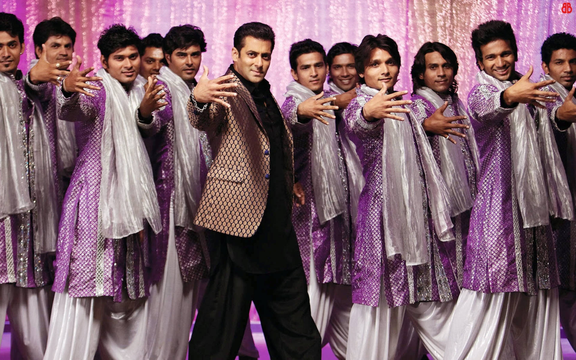 Salman Khan With Backup Dancers