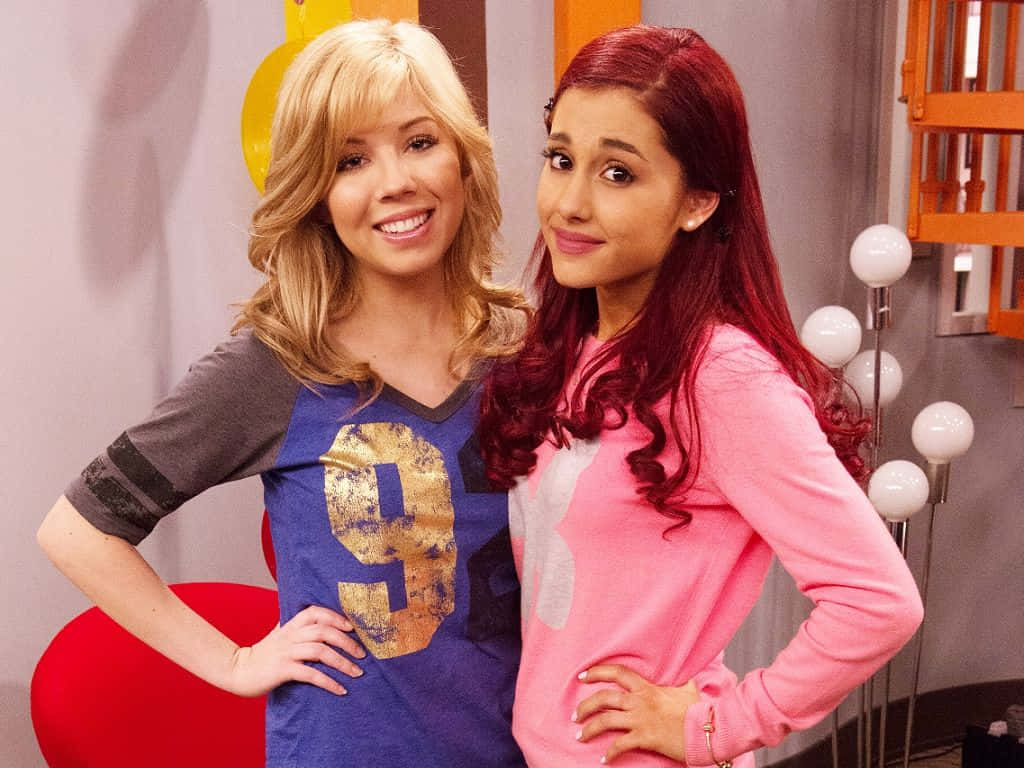 Ariana Grande And Ariel Sassoon Pose For A Picture Wallpaper