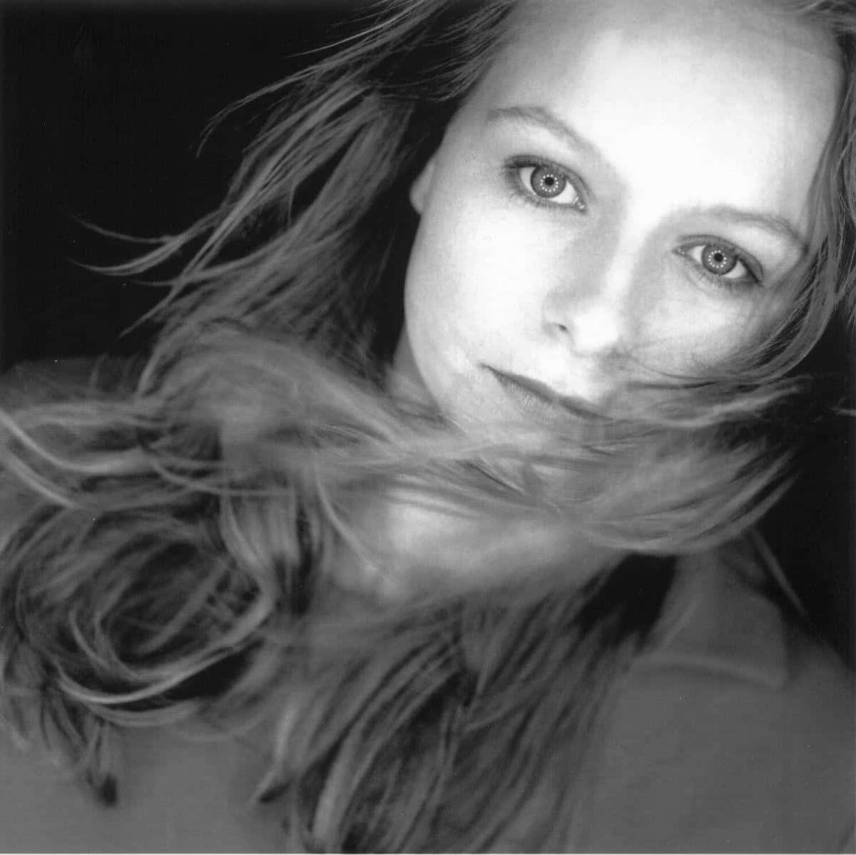 Samantha Morton Gracefully Poised Wallpaper