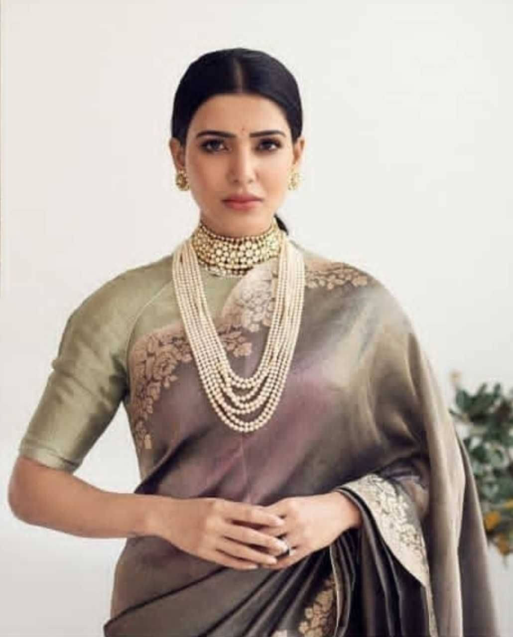 Samantha Saree With Pearl Necklace Wallpaper