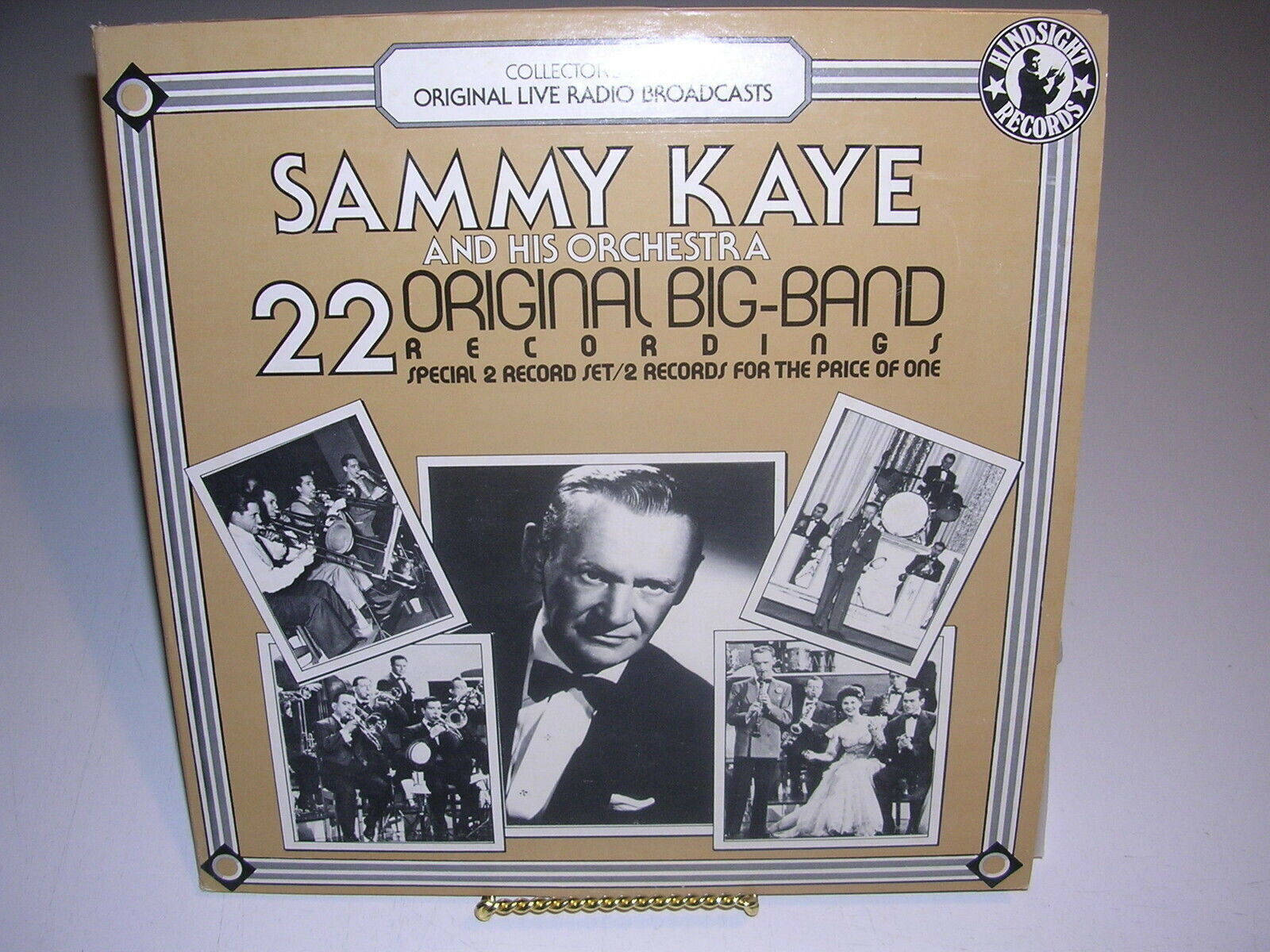 Sammy Kaye og hans orkester Vinyl Cover giver et unikt retro look. Wallpaper