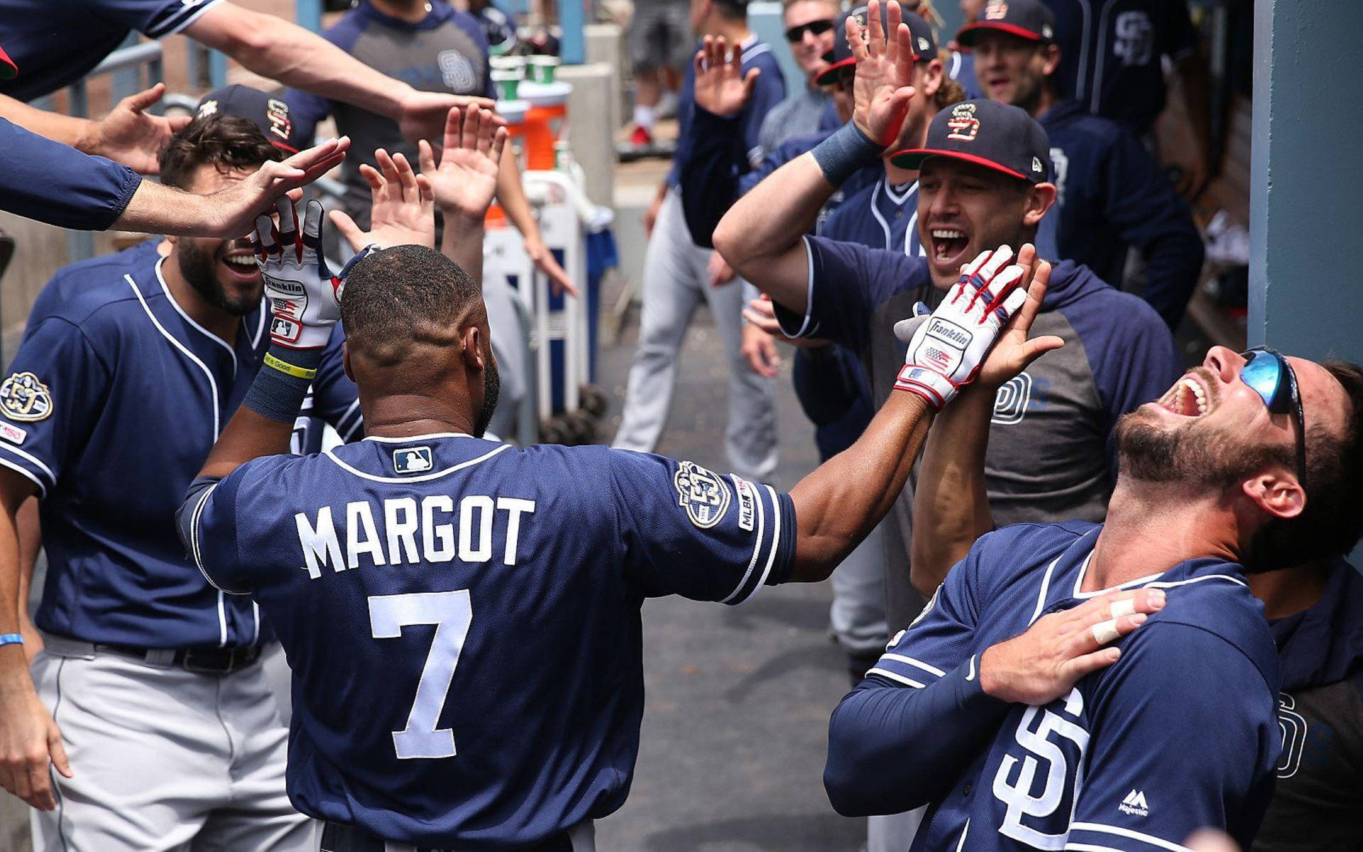 San Diego Padres Cheer For Margot Wallpaper