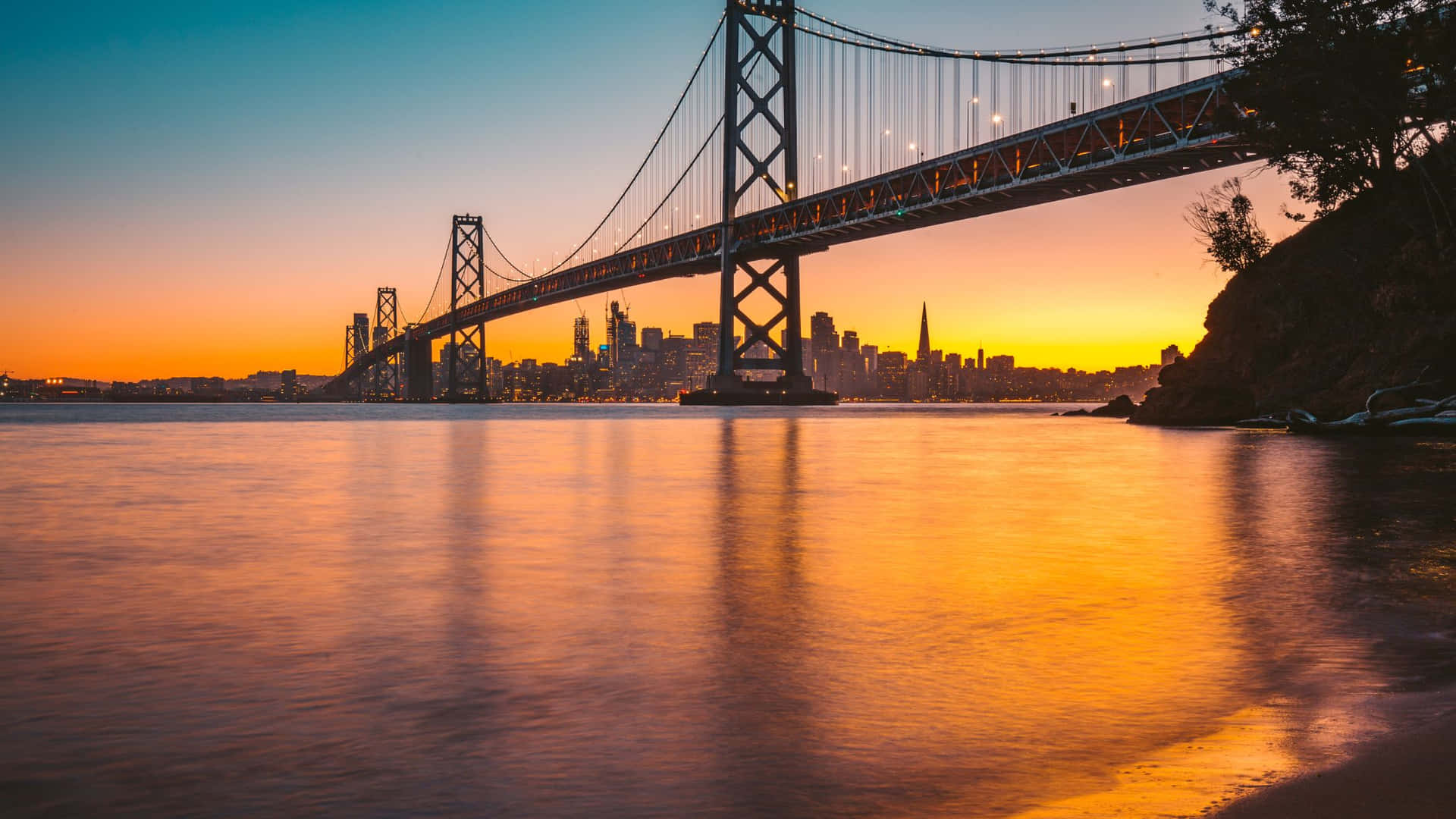 Pontegolden Gate Illuminato A San Francisco.