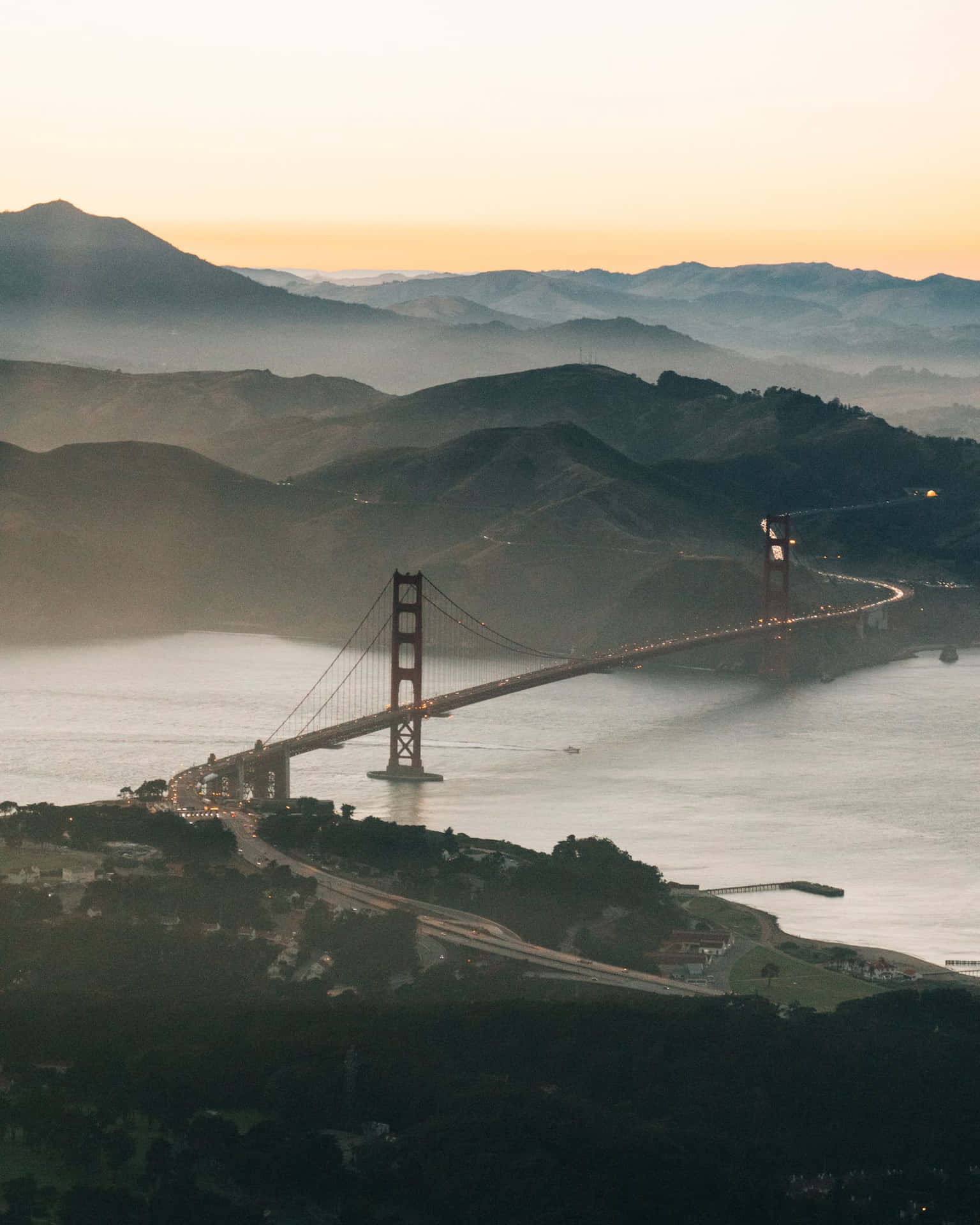 Horizontede San Francisco Oculto En La Niebla Fondo de pantalla