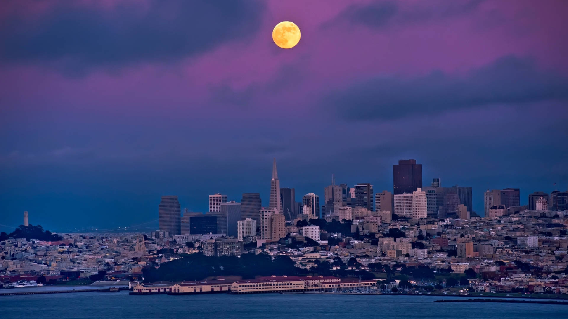 Ansichtender Skyline Von San Francisco Bei Sonnenuntergang Wallpaper