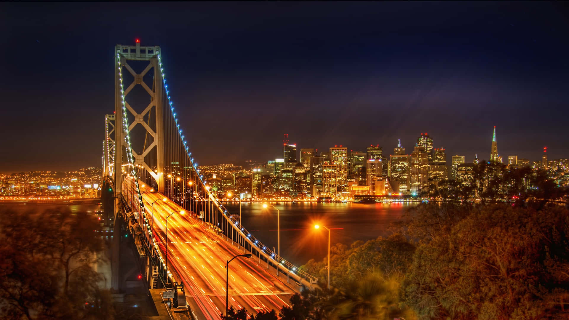 Nyd livet i San Francisco med et bærbar sligebillede. Wallpaper