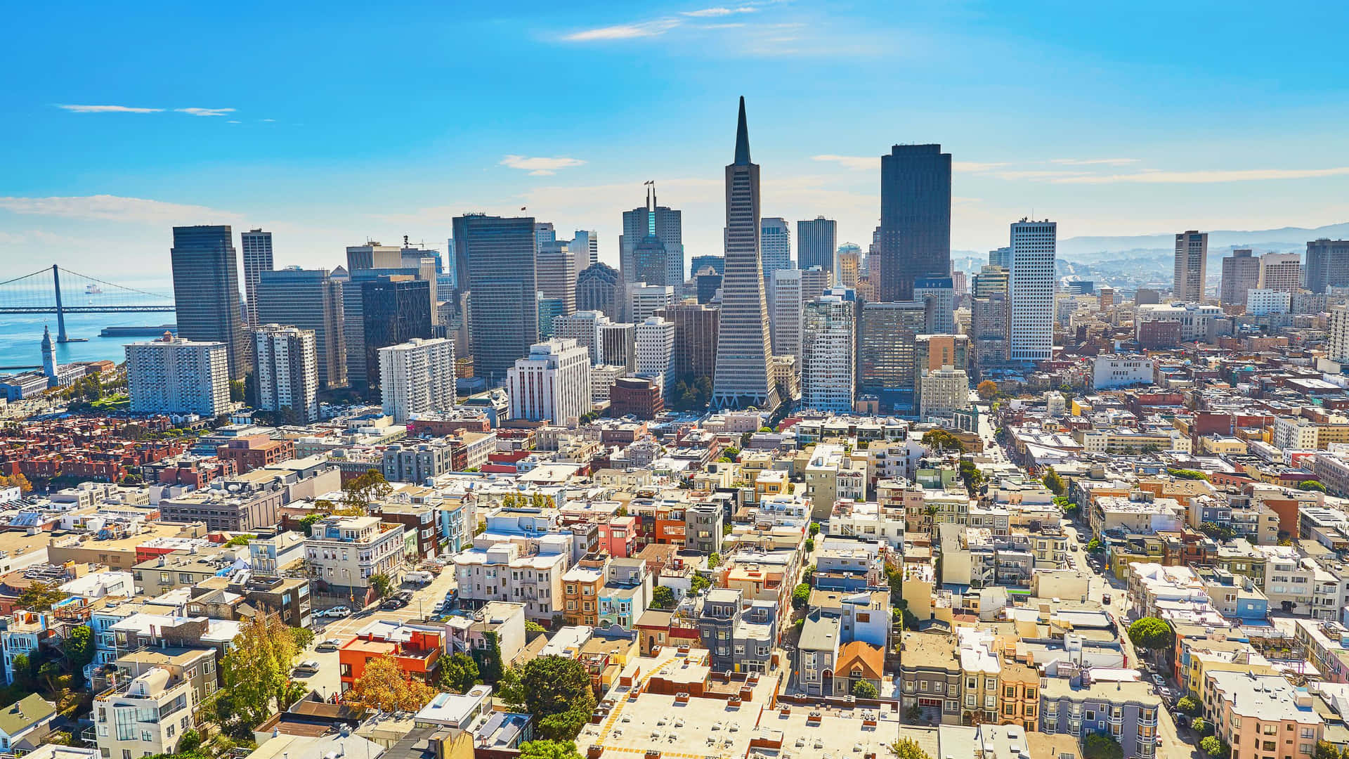 Vær produktiv på farten med en San Francisco bærbar baggrund. Wallpaper