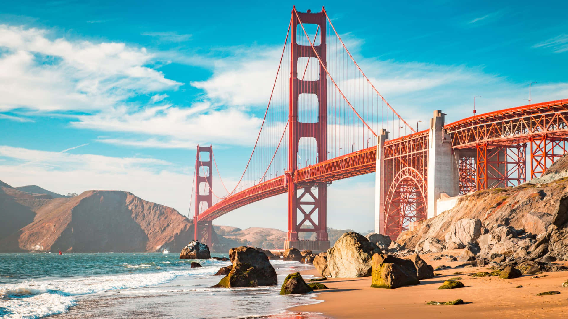 Unponte Golden Gate È Visibile Dalla Spiaggia Sfondo