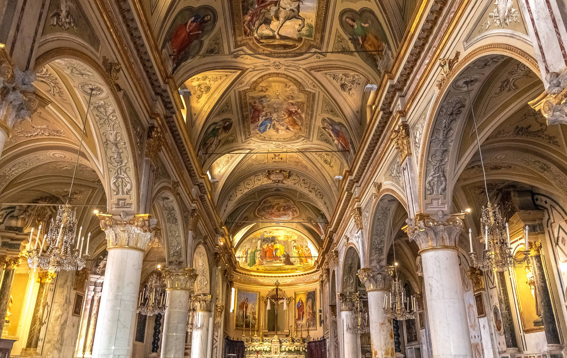 San Marino Basilica Interior Charm prikker væggen med sin keramiske og historiske stil. Wallpaper