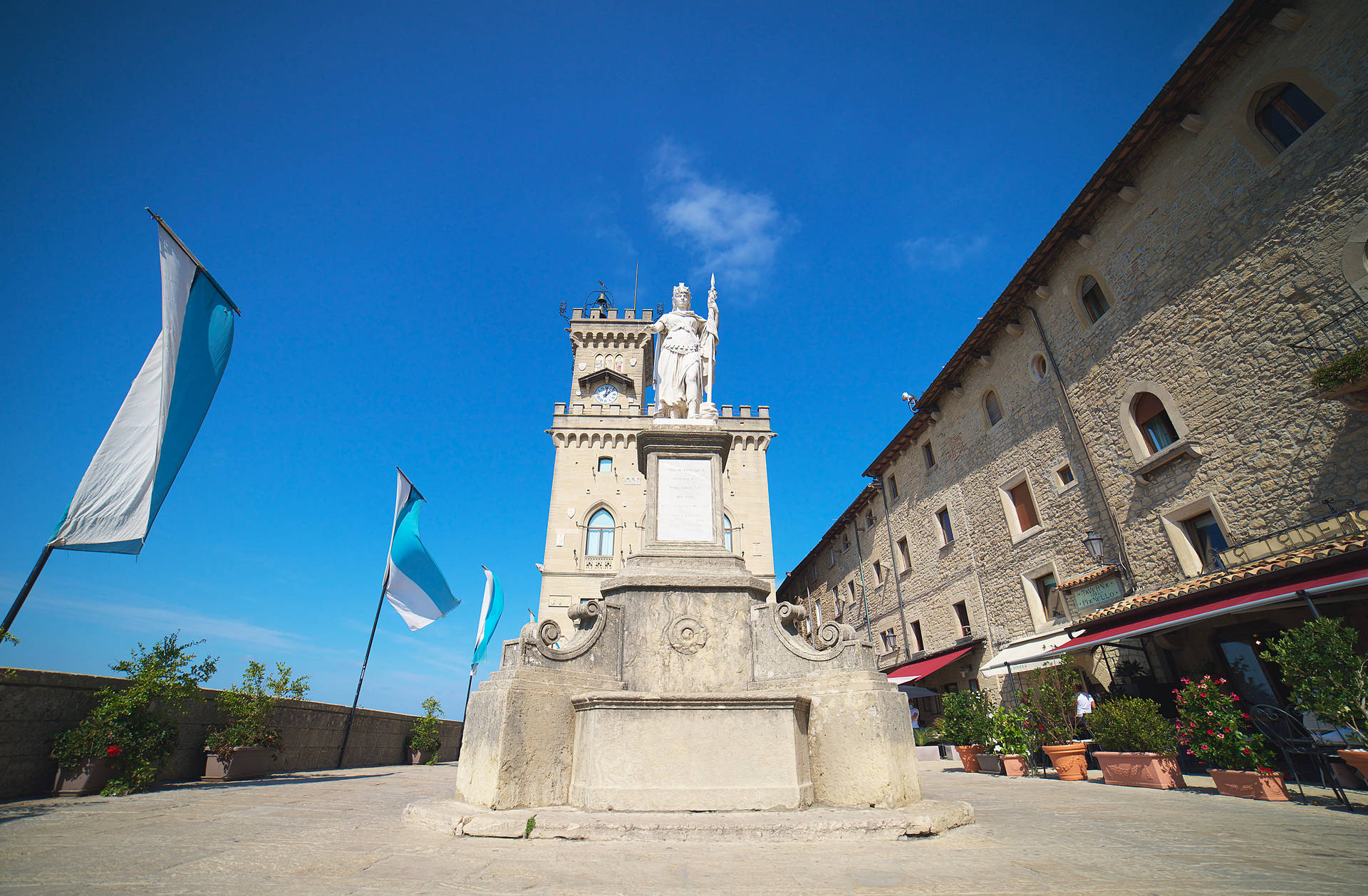 San Marino Piazza Della Libertà fungerer som en desktopbaggrund Wallpaper