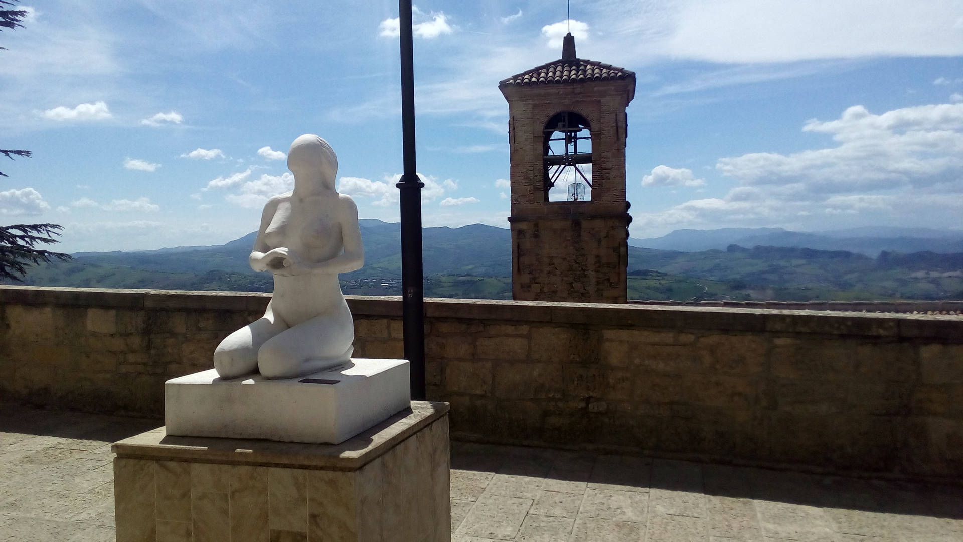 San Marino Selene Statue viser en smuk statu som afbilder de græske guder. Wallpaper
