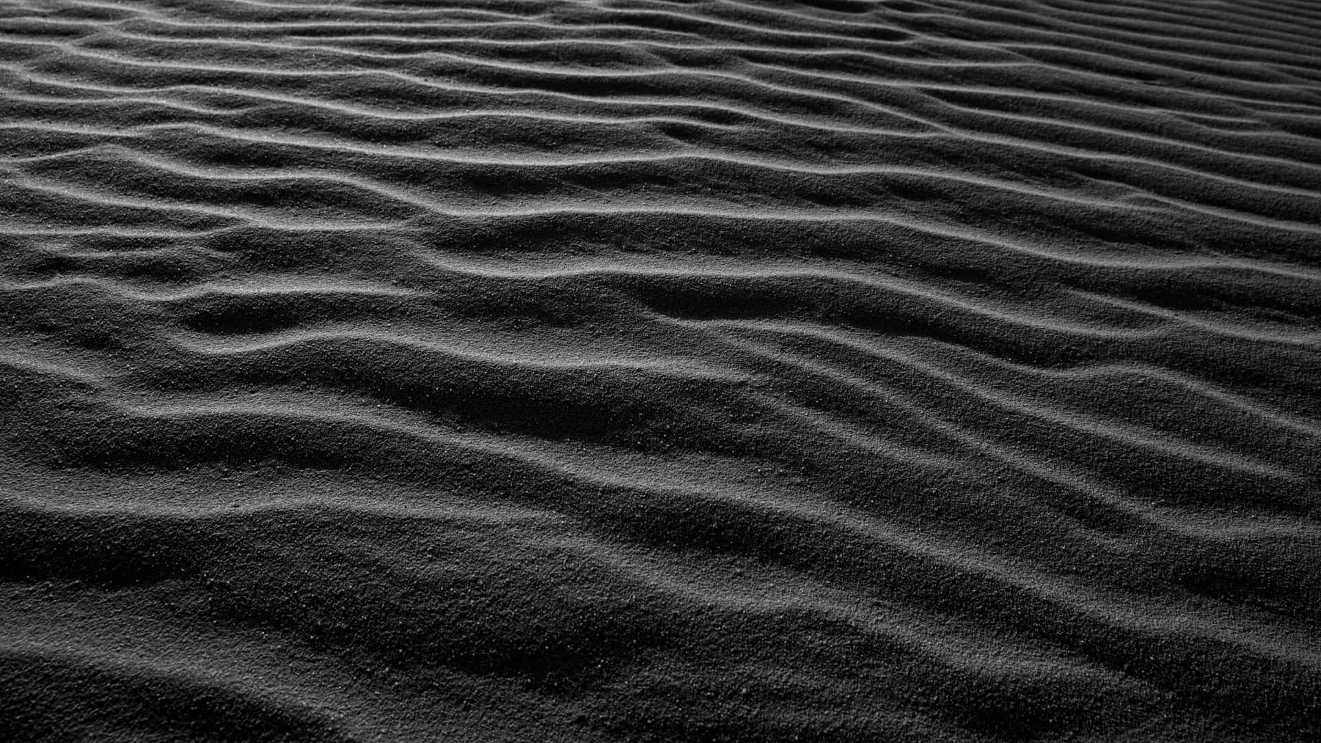 Enbred Strand Af Urørt Hvidt Sand.