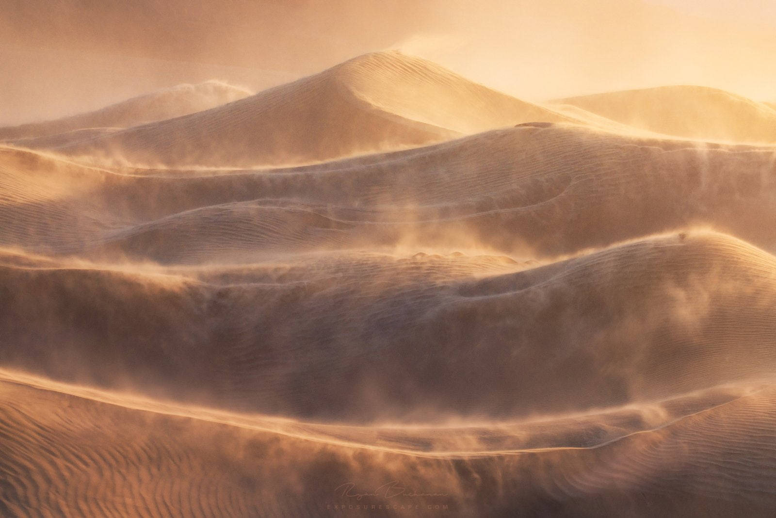 Affascinantetempesta Di Sabbia Nella Death Valley Sfondo