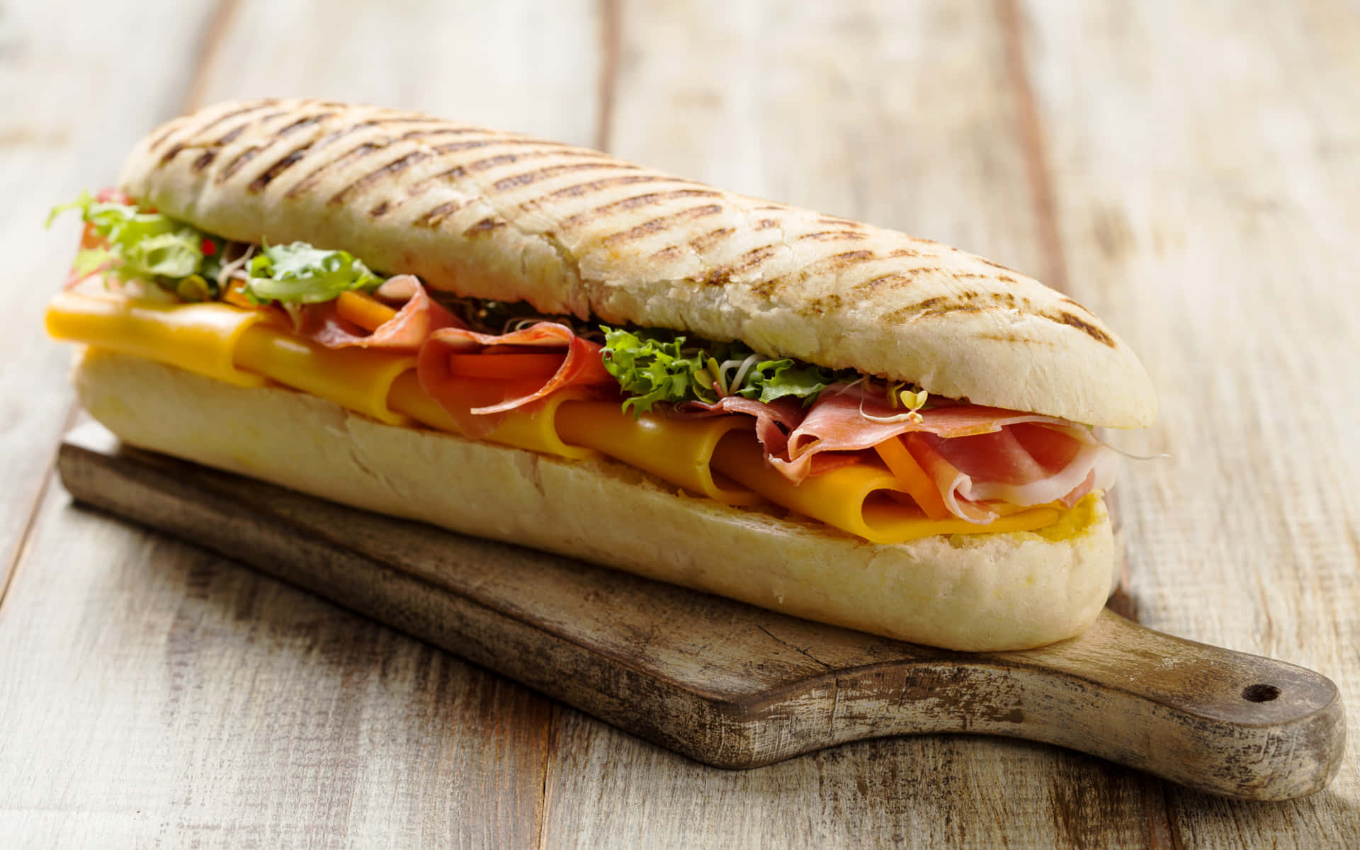 Envelsmagende Sandwich Fyldt Med Lækre Ingredienser.