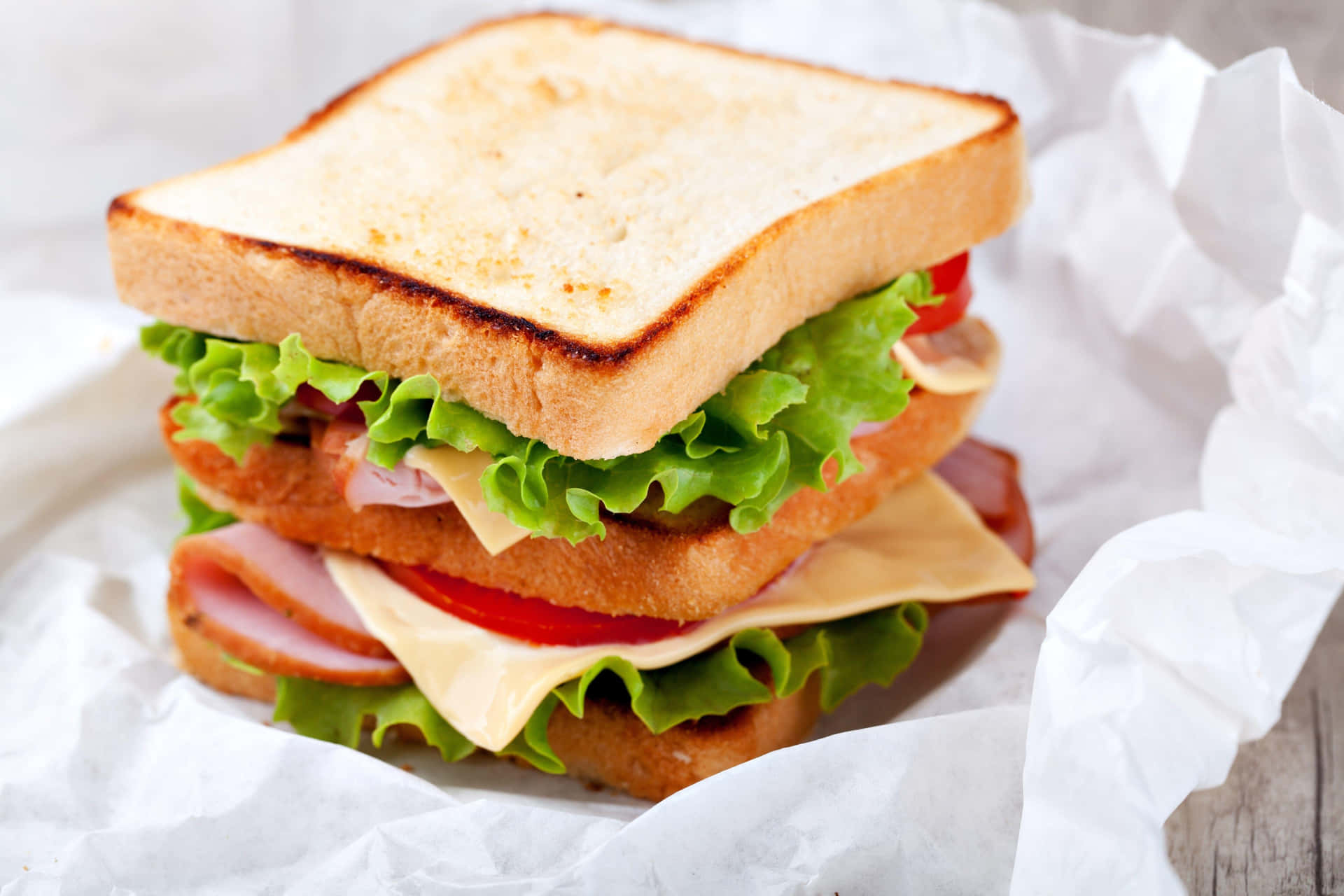 Genießensie Ein Leckeres Sandwich, Das Ihren Hunger Stillen Kann.