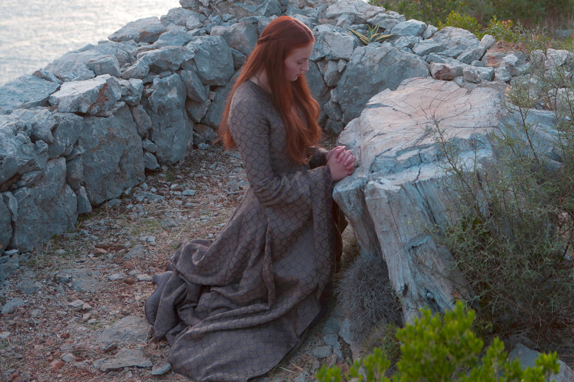 Sansa Stark Praying Wallpaper