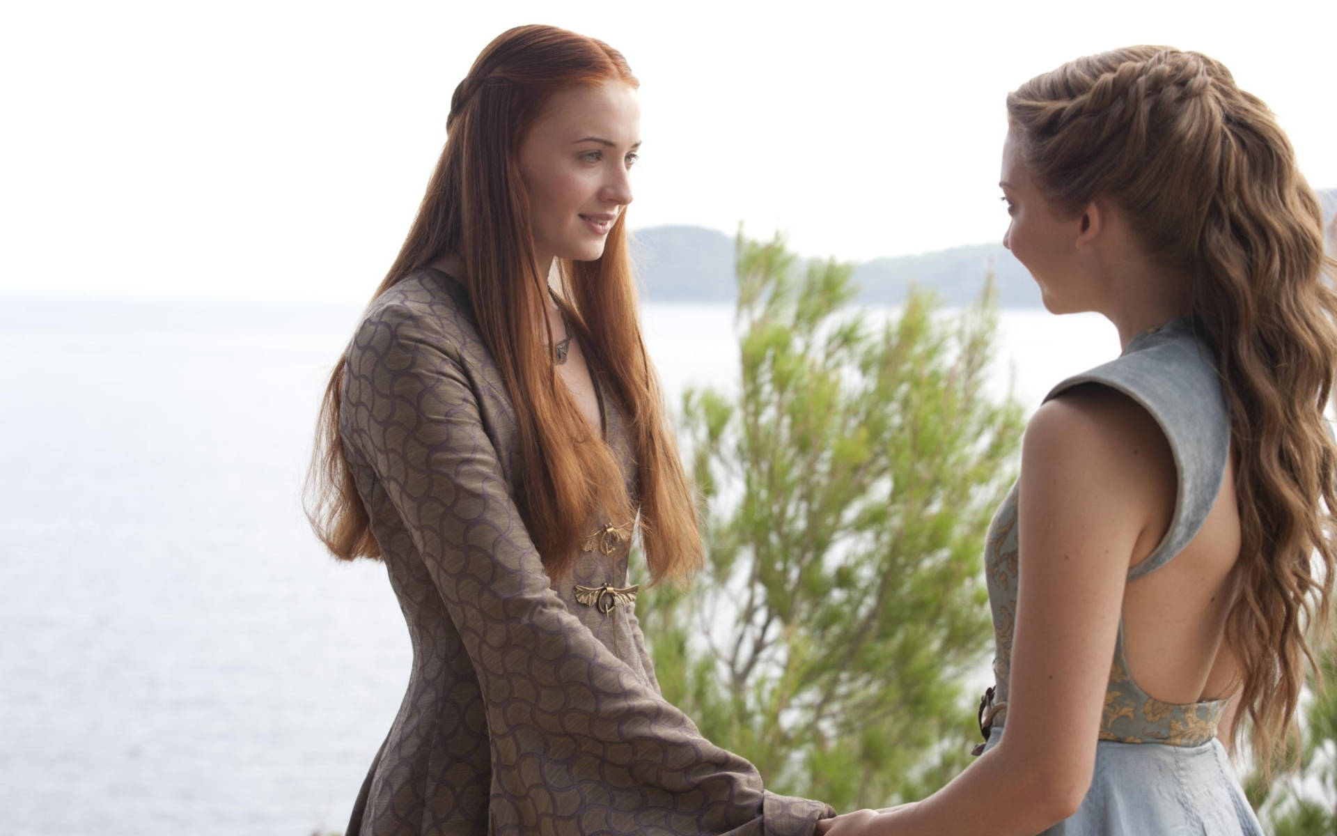 Wallpaper - Sansa Stark med Margaery Tyrell tapet Wallpaper