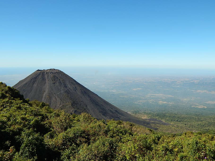 Vistadel Majestuoso Volcán Santa Ana En El Salvador. Fondo de pantalla