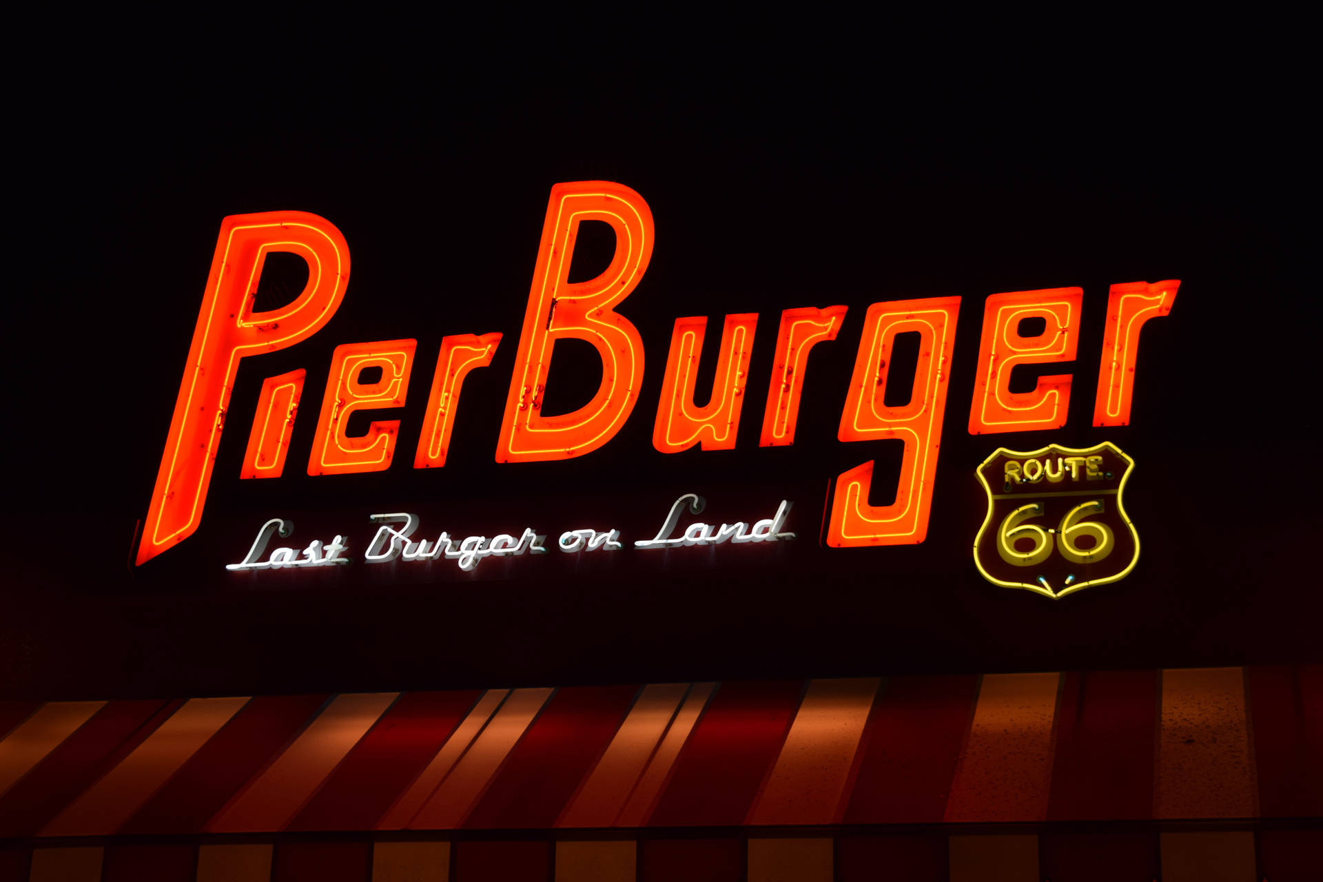 Santa Monica Pier Burger på sort baggrund. Wallpaper
