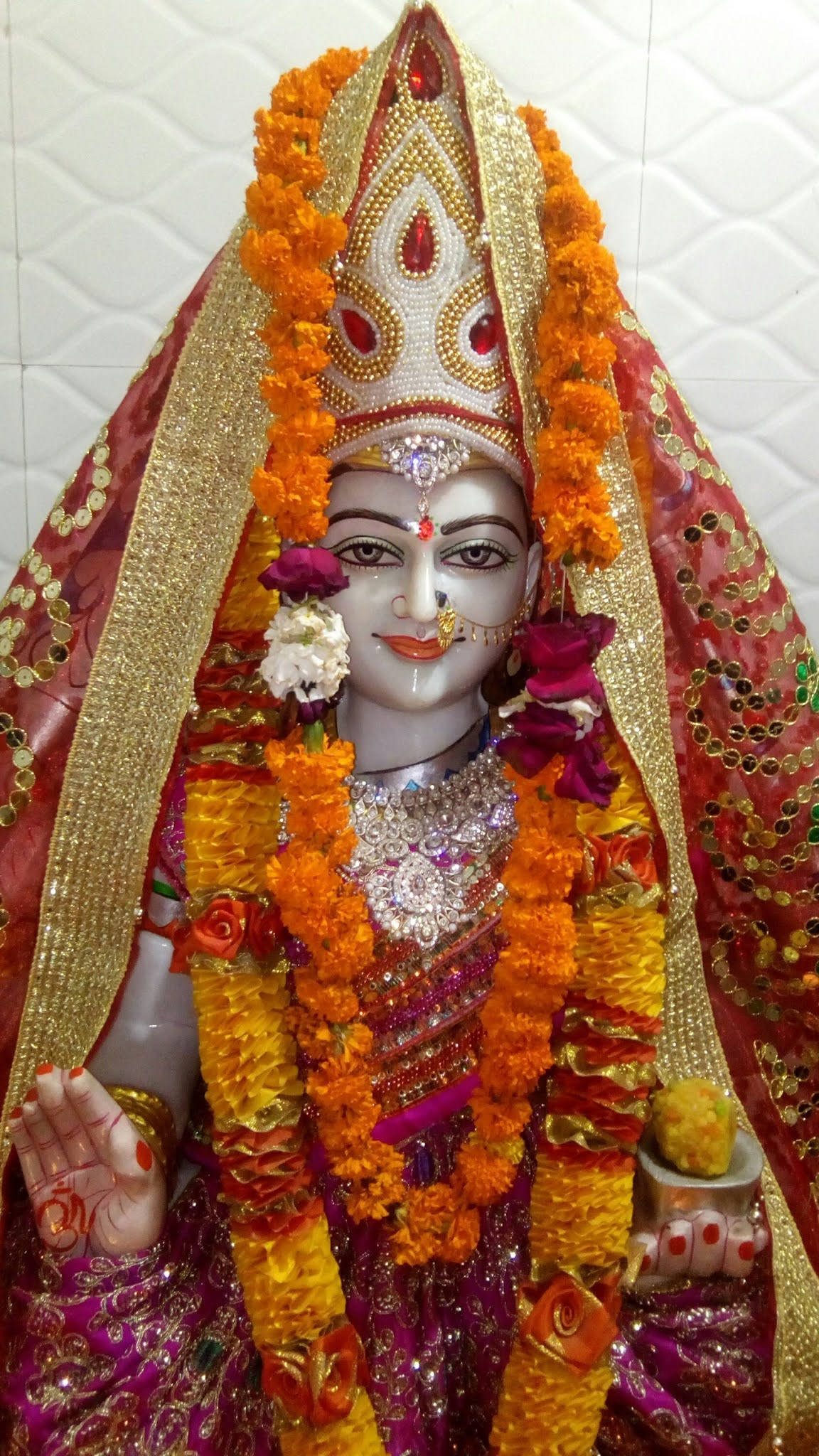 Divine Blessings - Santoshi Maa with Floral Offerings Wallpaper